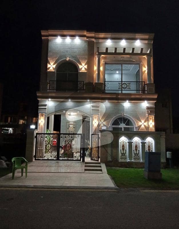 ڈی ایچ اے 9 ٹاؤن ڈیفنس (ڈی ایچ اے),لاہور میں 3 کمروں کا 5 مرلہ مکان 2.95 کروڑ میں برائے فروخت۔