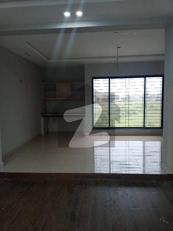 1 KANAL HOUSE UPPER PORTION 60 FEET ROAD FACING PARK AVAILABLE FOR RENT
