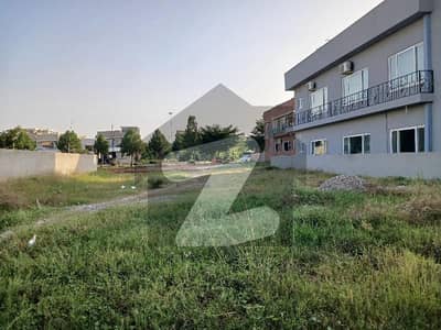 Park Facing 1 kanal Solid Land plot Available For Sale