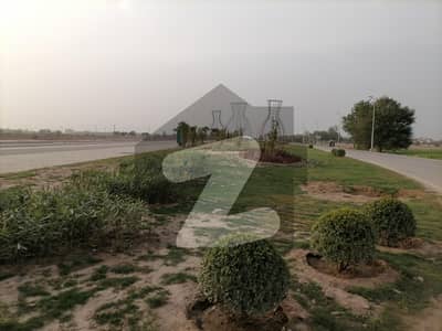 5 Marla Prime Location Overseas 1 on 100 Feet Road For Sale Lahore Smart City