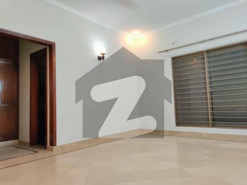 1 Kanal Modern house for sale Hot location Reasonable in Market
