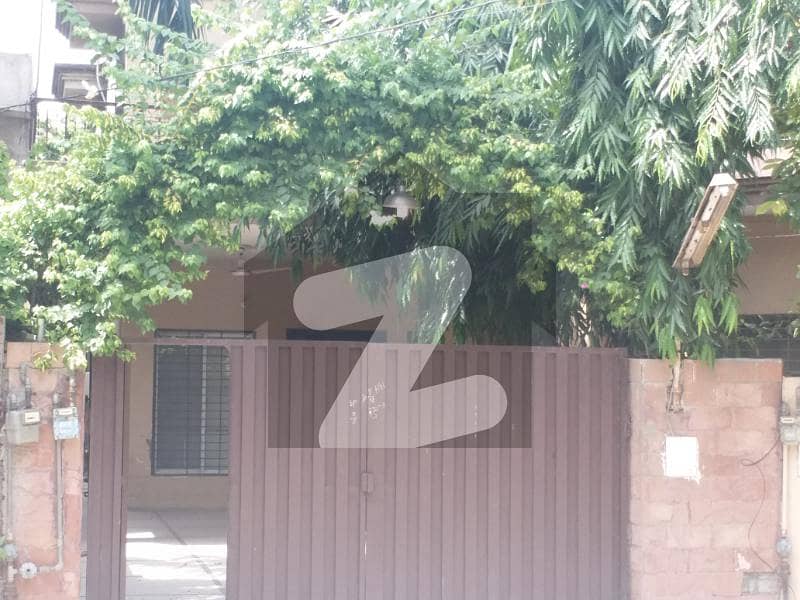 پی اے ایف آفیسرز کالونی کینٹ,لاہور میں 2 کمروں کا 0 مرلہ مکان 18.0 لاکھ میں برائے فروخت۔