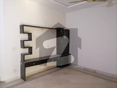 10 Marla House For rent In Beautiful Sahafi Colony