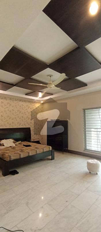 کینٹ لاہور میں 5 کمروں کا 1 کنال مکان 8.0 لاکھ میں کرایہ پر دستیاب ہے۔