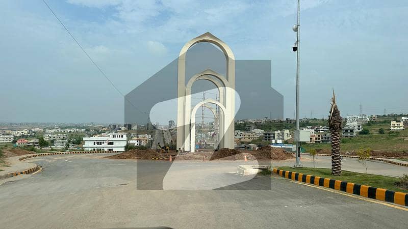Prime Location Road 1 Park Face One kanal Plot For Sale On investor Price