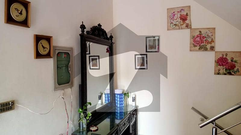 نادِر آباد کینٹ,لاہور میں 5 کمروں کا 4 مرلہ مکان 1.25 کروڑ میں برائے فروخت۔