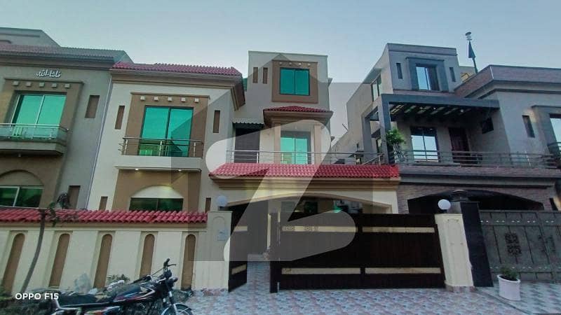 10 Marla Used Hose For rent In Bahria Town Lahore