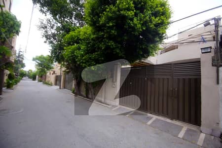 10 Marla self constructed Bungalow Super town Lahore