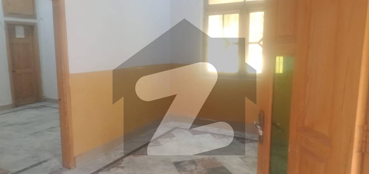 10 Marla Upper Portion In Hayatabad Phase 6 - F7 Is Available