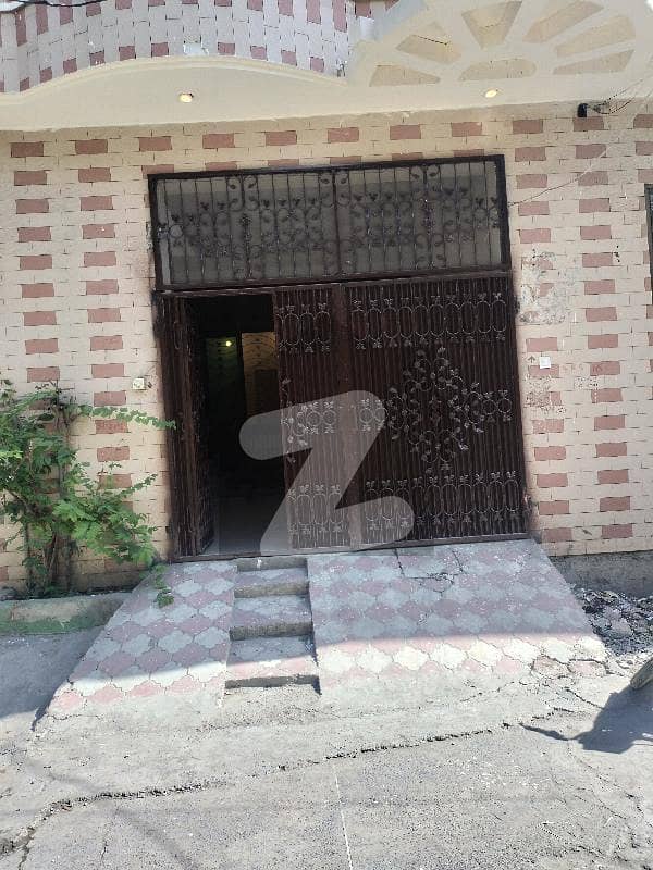 توحید پارک لاہور میں 4 کمروں کا 5 مرلہ مکان 1.05 کروڑ میں برائے فروخت۔