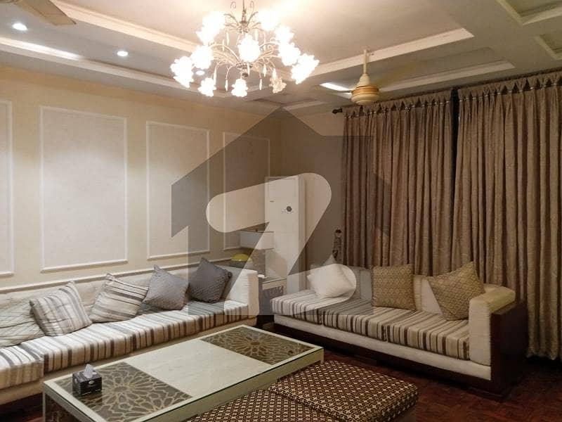 سعید کالونی فیصل آباد میں 6 کمروں کا 18 مرلہ مکان 6.0 کروڑ میں برائے فروخت۔