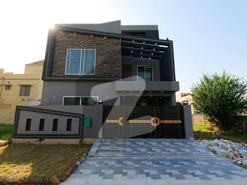 Stunning 5.33 Marla House In Bahria Nasheman - Zinia Available