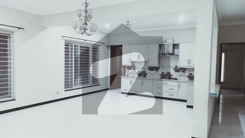 E-11:1-kanal Most Beautiful open Basement with separate Gate E-11:1-kanal Most Beautiful open Basement with separate Gate