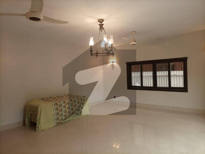 ڈی ایچ اے فیز 7 ڈی ایچ اے ڈیفینس,کراچی میں 5 کمروں کا 1 کنال مکان 10.5 کروڑ میں برائے فروخت۔