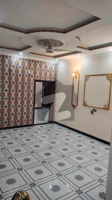شاداب گارڈن لاہور میں 4 کمروں کا 6 مرلہ مکان 1.8 کروڑ میں برائے فروخت۔