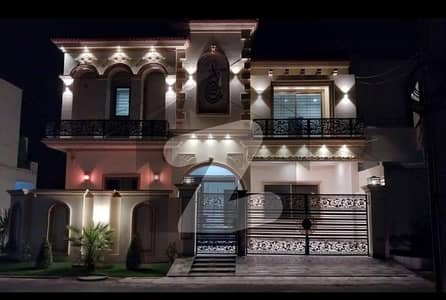 Corner Luxurious Brand New Triple Storey House Available Near To Park N Masjid