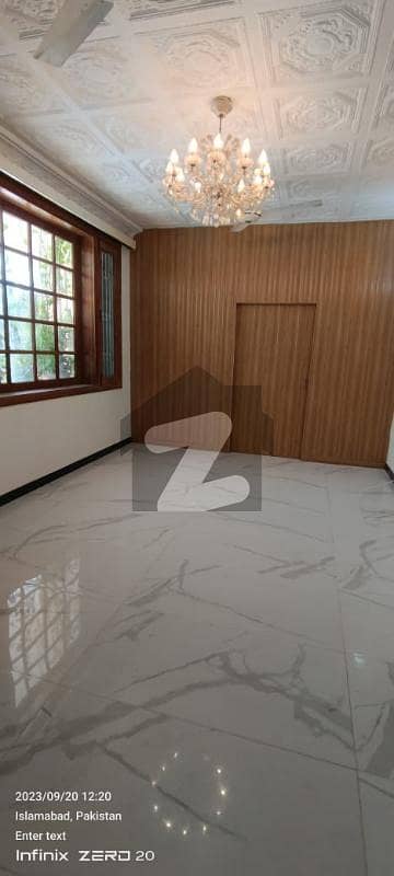 Flat available for rent

1 badroom with attached bath
TV launch
Kitchen
Floor 1
Lift available 
Sq 600
Rent demand 35000

Please contact for more details and other options or visit our website