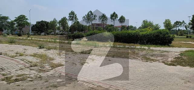 Ideally Located 18 Marla Plot For Your Dream House