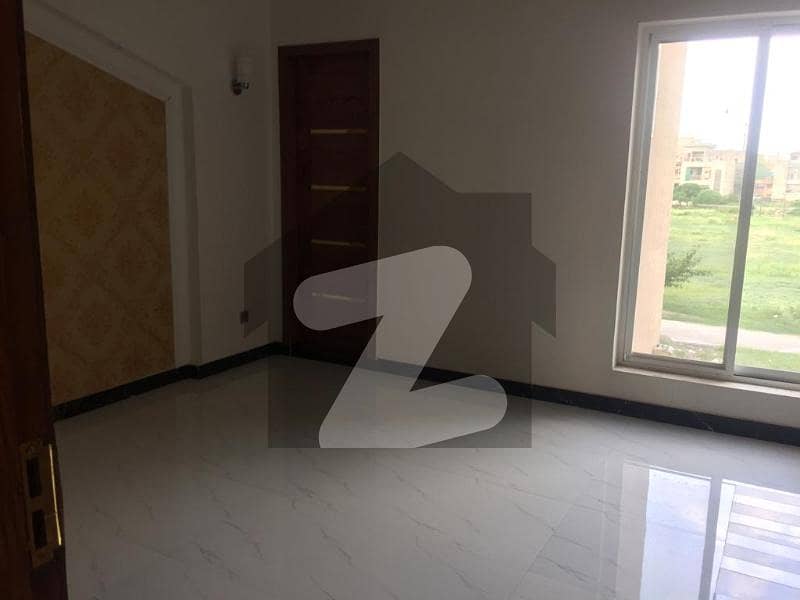 جوبلی ٹاؤن لاہور میں 6 کمروں کا 5 مرلہ مکان 1.9 کروڑ میں برائے فروخت۔