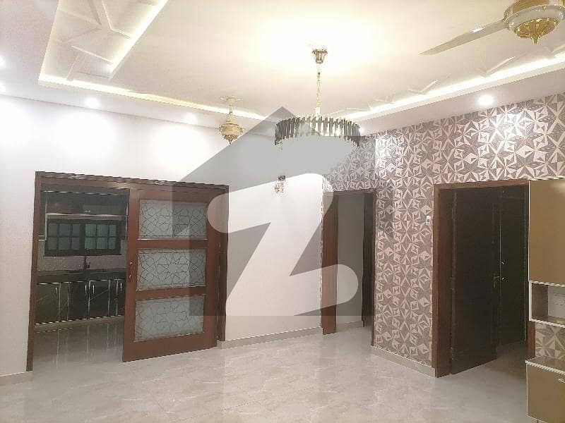 نواب ٹاؤن لاہور میں 5 کمروں کا 1 کنال مکان 1.7 لاکھ میں کرایہ پر دستیاب ہے۔