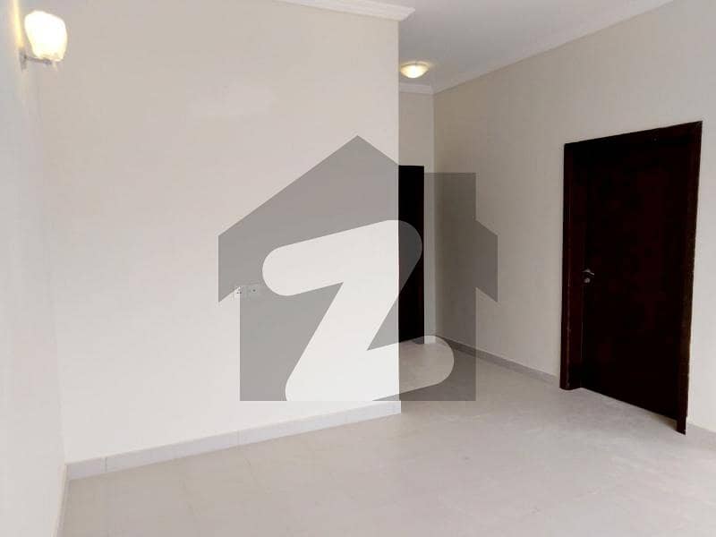 200 Square Yards House In Central Bahria Town - Precinct 10 For rent