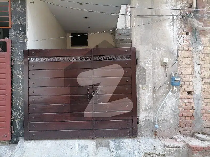 2 Marla Spacious Upper Portion Available In Satiana Road For rent