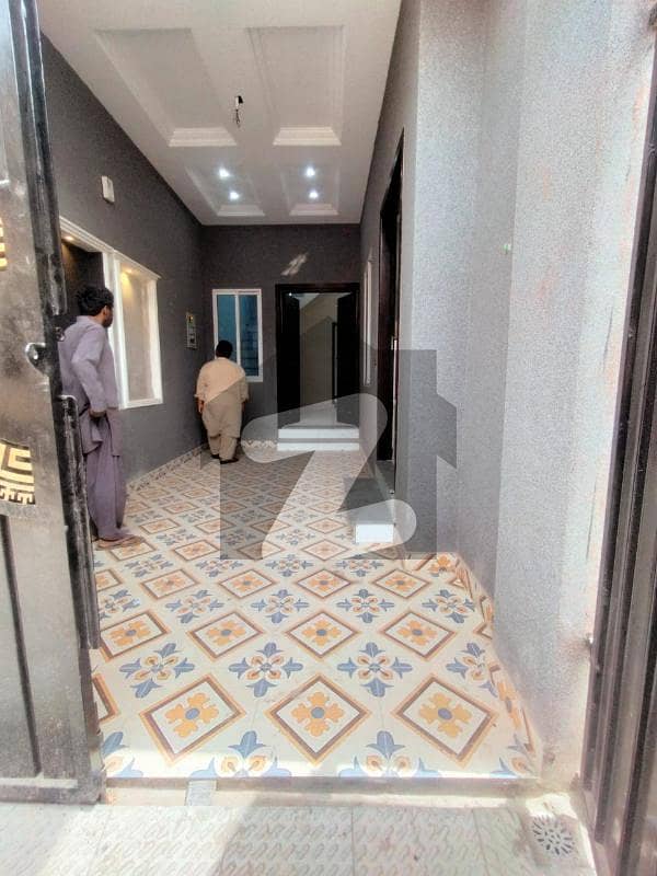 گلگشت کالونی ملتان میں 2 کمروں کا 3 مرلہ مکان 60.0 لاکھ میں برائے فروخت۔