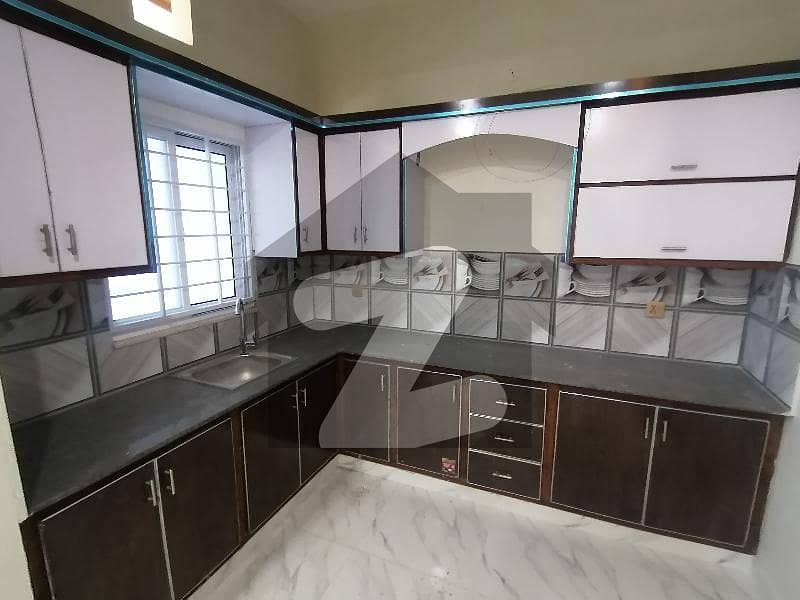 Perfect Prime Location 8 Marla Upper Portion In Shalimar Colony For rent