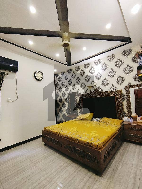 گلگشت کالونی ملتان میں 5 کمروں کا 5 مرلہ مکان 1.6 کروڑ میں برائے فروخت۔