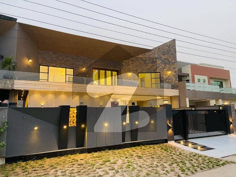 Luxurious Ultra Modern House Available Near To Park n Market