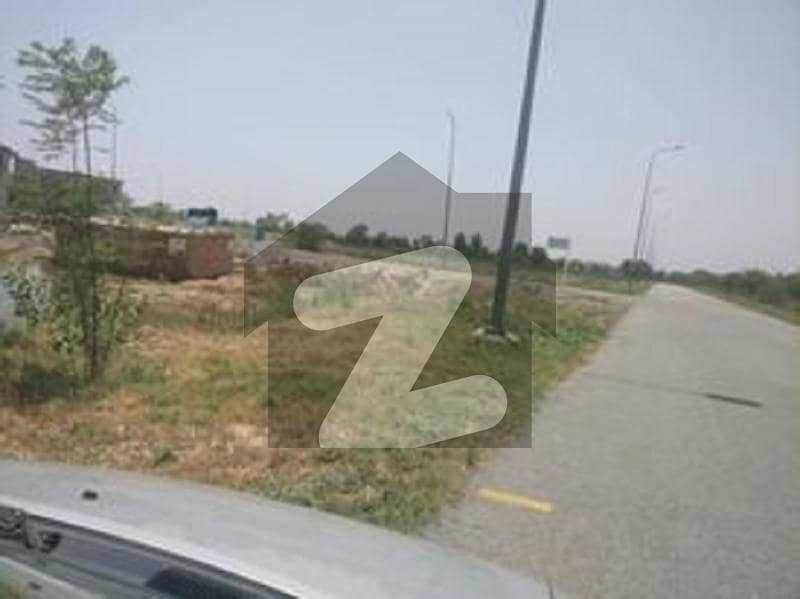1 Kanal Beautiful Location Plot For Sale In S-block Ph-8(adjescent To Park)
