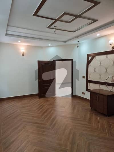 13.5 Marla Facing Park 2 Electricity Meter Gas Available House For SALE In Wapda Town