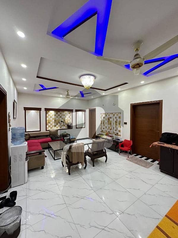 پنجاب یونیورسٹی سوسائٹی فیز 2 پنجاب یونیورسٹی ایمپلائیز سوسائٹی,لاہور میں 4 کمروں کا 7 مرلہ مکان 2.8 کروڑ میں برائے فروخت۔