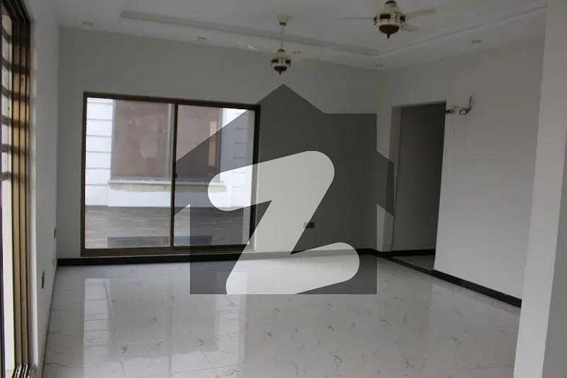 Precint:6, 272sq yds Villa avilable for sale at good location of bahria town karachi