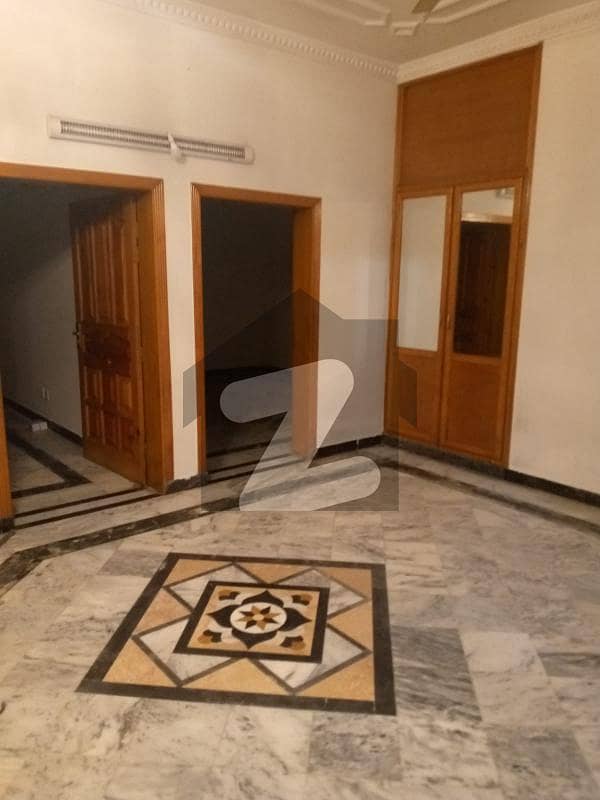 8 marla upper portion available for rent in E-11 Islamabad