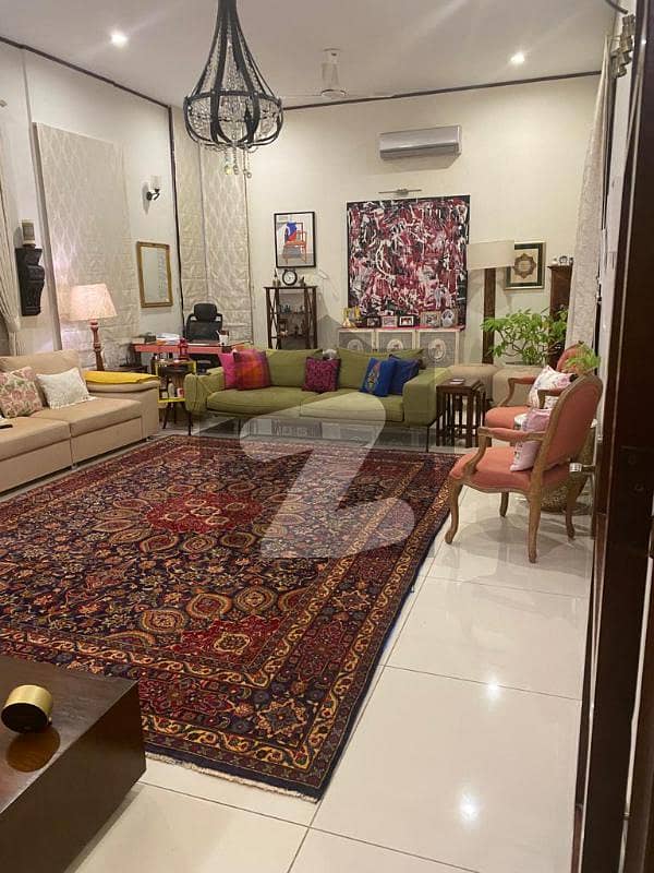 ڈی ایچ اے فیز 8 ڈی ایچ اے ڈیفینس,کراچی میں 6 کمروں کا 1 کنال مکان 11.75 کروڑ میں برائے فروخت۔