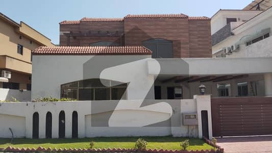 بحریہ ٹاؤن فیز 3 بحریہ ٹاؤن راولپنڈی,راولپنڈی میں 5 کمروں کا 1 کنال مکان 6.35 کروڑ میں برائے فروخت۔