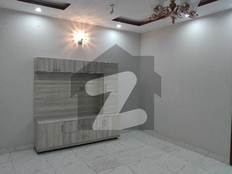 لالہ زار گارڈن لاہور میں 5 کمروں کا 5 مرلہ مکان 1.7 کروڑ میں برائے فروخت۔