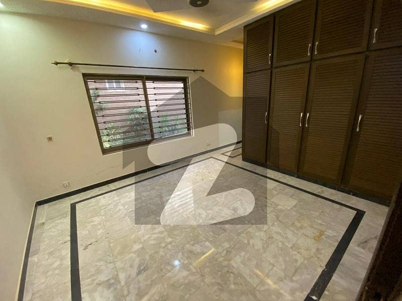 ڈی ۔ 12 اسلام آباد میں 6 کمروں کا 10 مرلہ مکان 10.0 کروڑ میں برائے فروخت۔