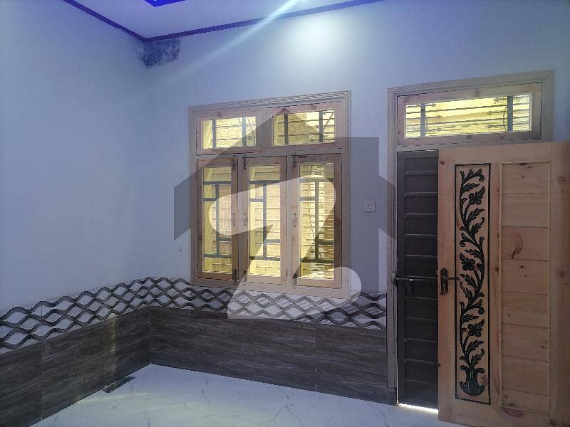 میاں عبدالولی شاہ ٹاؤن II پشاور میں 8 کمروں کا 5 مرلہ مکان 1.65 کروڑ میں برائے فروخت۔