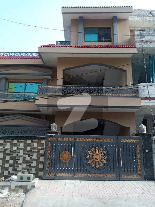 luxury House 10 Marla Double story lush condition is for sale in Judicial colony.