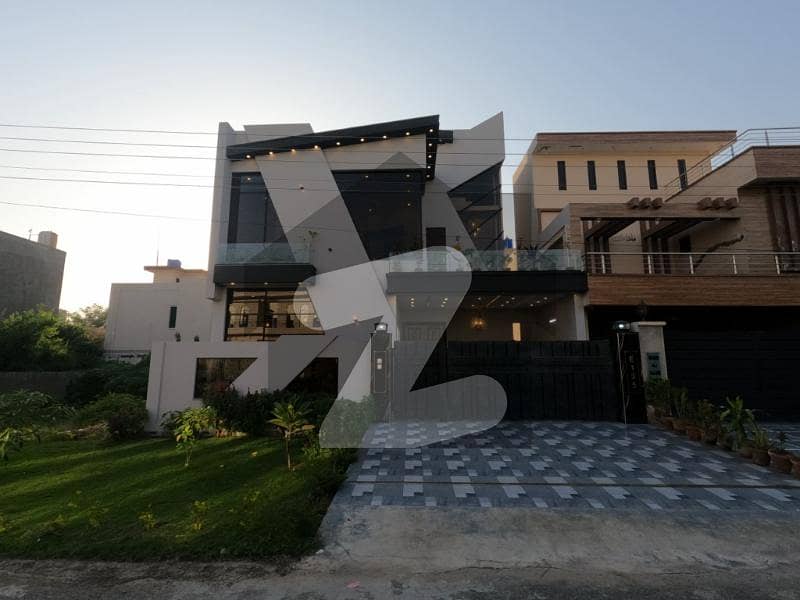 10 Marla House Is Available For Sale In Formanites Housing Scheme Block E Lahore