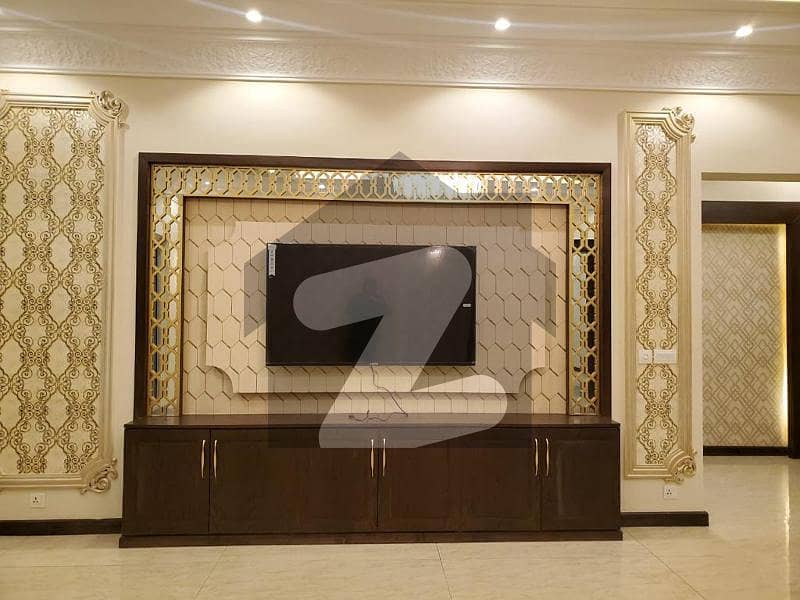 ڈی ایچ اے ڈیفینس لاہور میں 5 کمروں کا 1 کنال مکان 7.6 کروڑ میں برائے فروخت۔