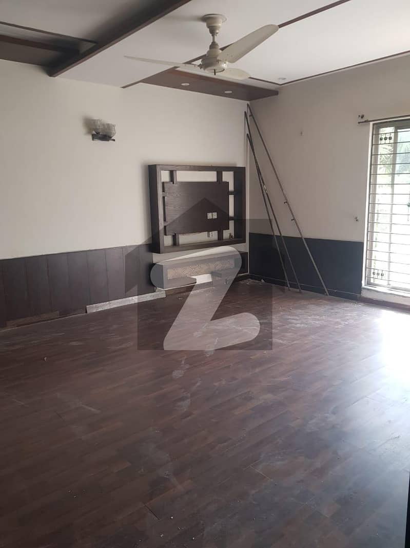 ویلینشیاء ہاؤسنگ سوسائٹی لاہور میں 7 کمروں کا 2 کنال مکان 4.0 لاکھ میں کرایہ پر دستیاب ہے۔