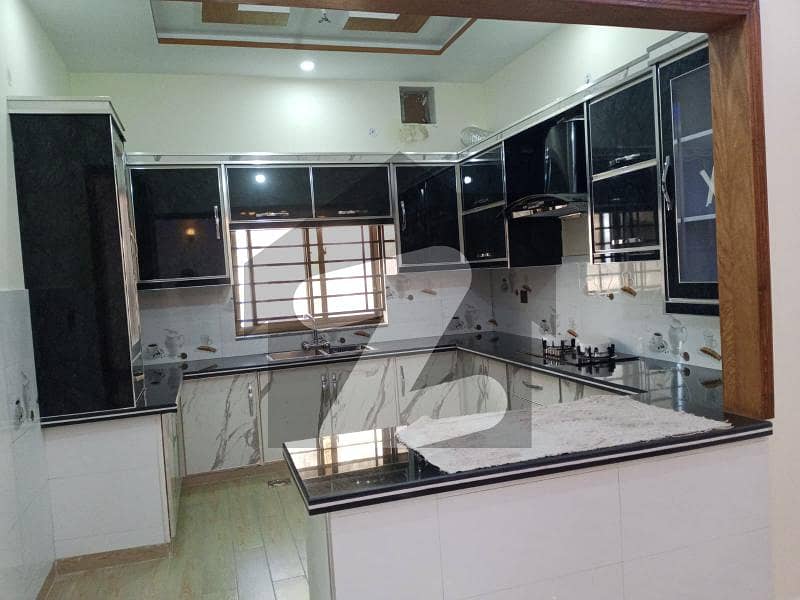کینال گارڈن لاہور میں 7 کمروں کا 9 مرلہ مکان 2.7 کروڑ میں برائے فروخت۔