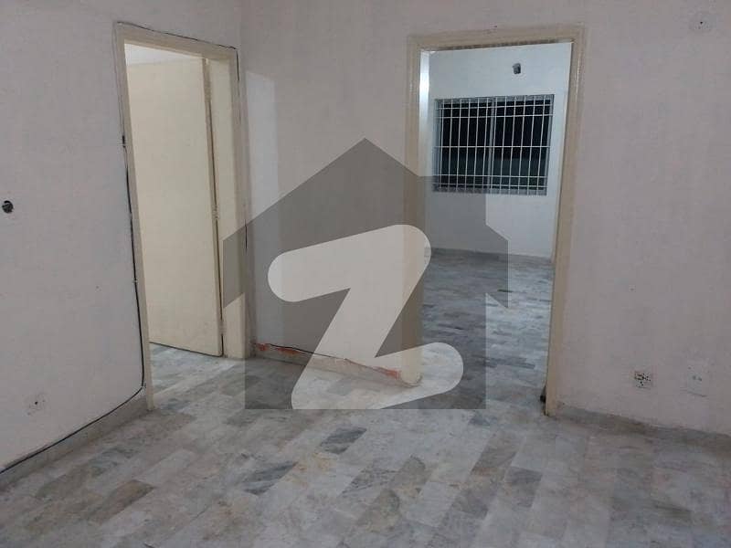 کلفٹن ۔ بلاک 4 کلفٹن,کراچی میں 3 کمروں کا 7 مرلہ فلیٹ 1.4 کروڑ میں برائے فروخت۔