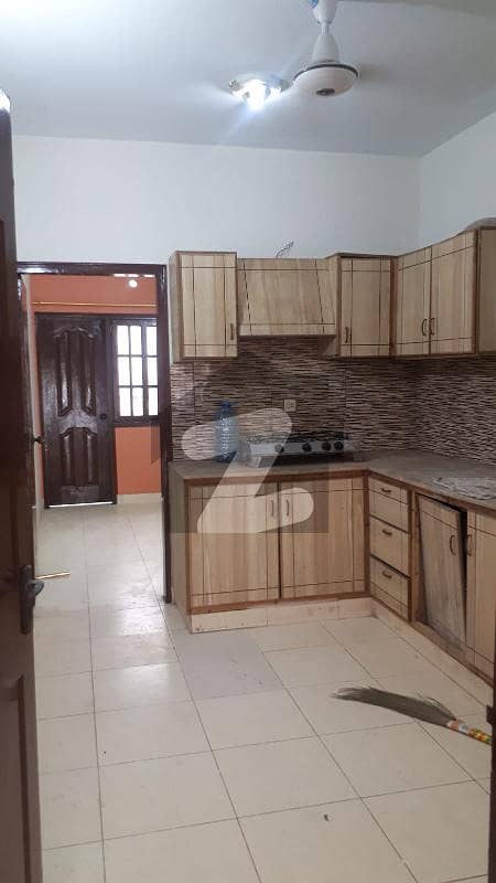Outclass Studio Apartment 2Bed Lounge 450sqft. 1st Floor Small Bukhari Commercial Ideal For Working person or Couple. . RENT