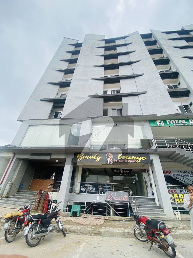 For Sale BT PH-8 Bussines district south 
Shop Available for Sale in Salam Heights Business District facing
Malik Riaz Hussain Mosque
Ground Floor
Size 690 Saft
Monthly Rent coming 115k
Demand 325

Each shop size is 345 sq feet