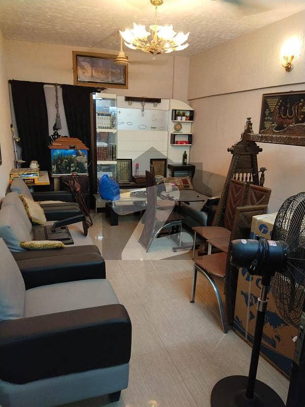 گلستانِِ جوہر ۔ بلاک 16 گلستانِ جوہر,کراچی میں 3 کمروں کا 7 مرلہ فلیٹ 1.7 کروڑ میں برائے فروخت۔