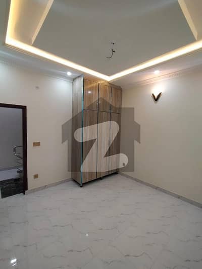 کینال ویلی مین کینال بینک روڈ,لاہور میں 4 کمروں کا 3 مرلہ مکان 1.38 کروڑ میں برائے فروخت۔